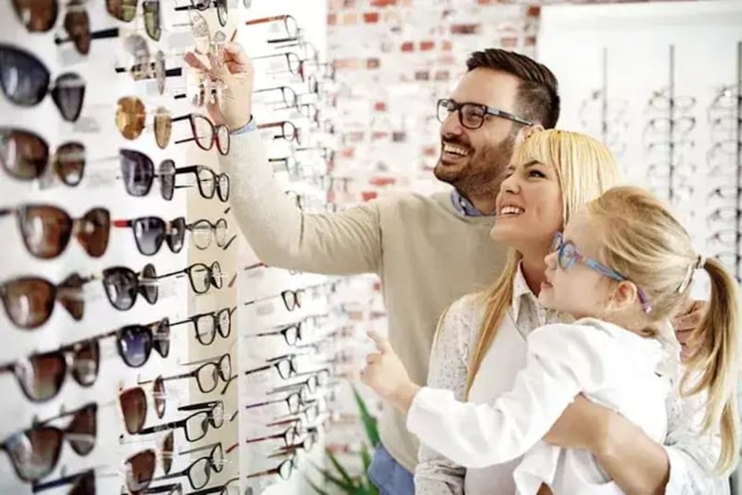 EYE GLASSES SERVICES OFFERED IN MERIDEN AND FAIRFIELD, CT